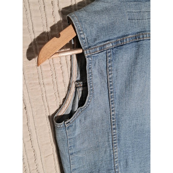 Women's Light Wash Denim Jean Vest GJG Sleeveless Button Up Distressed  Size S - Picture 8 of 17